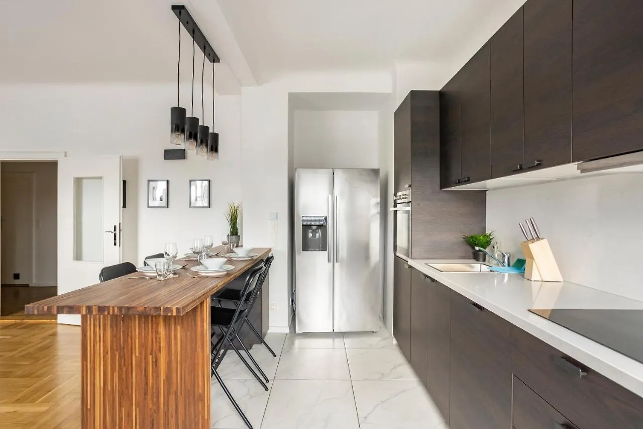 Zentrales, Helles & Modernes City-Apartment Bécs 0*,